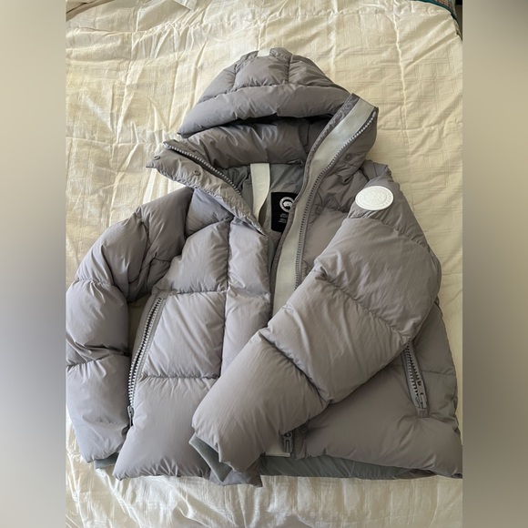 Canada Goose Junction Parker in Moonstone Gray - Picture 2 of 8